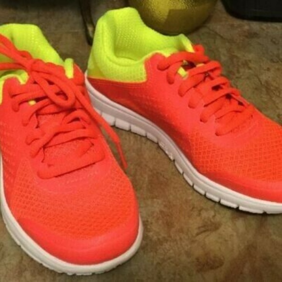 FILA GIRLS SHOES Youth Size 13Y *NEW* 13C - Picture 4 of 4